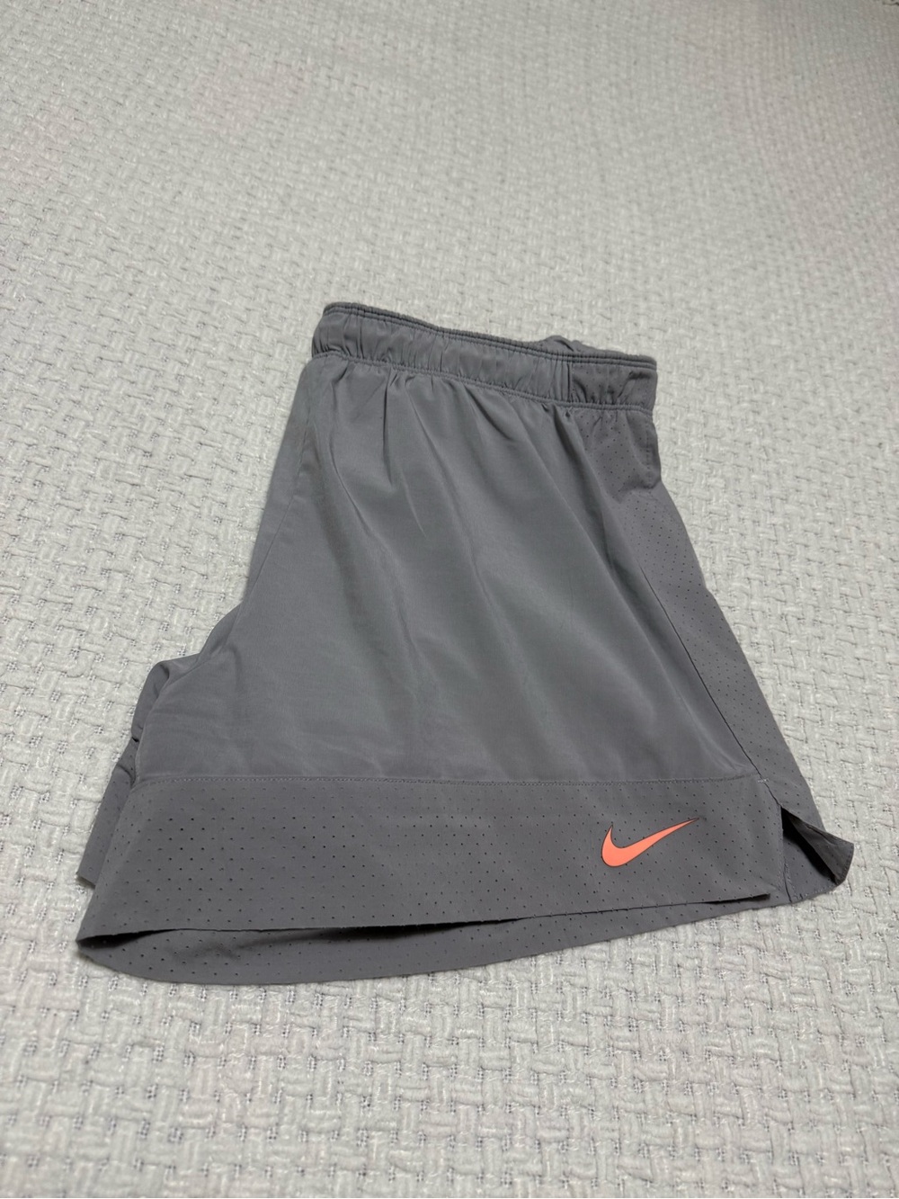 Nike grey dri-fit shorts women’s running spandex lined short Size XL.